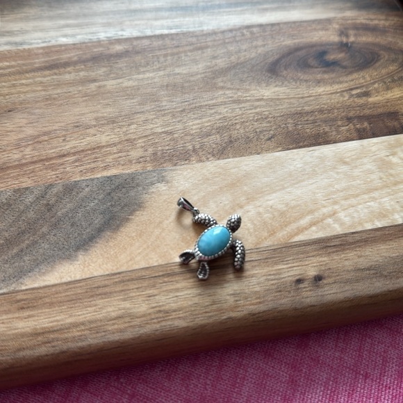 EUC MARAHLAGO LARIMAR TURTLE PENDANT - Picture 2 of 5